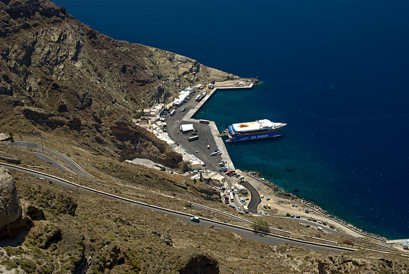 078_Santorini_Port Athinios.jpg